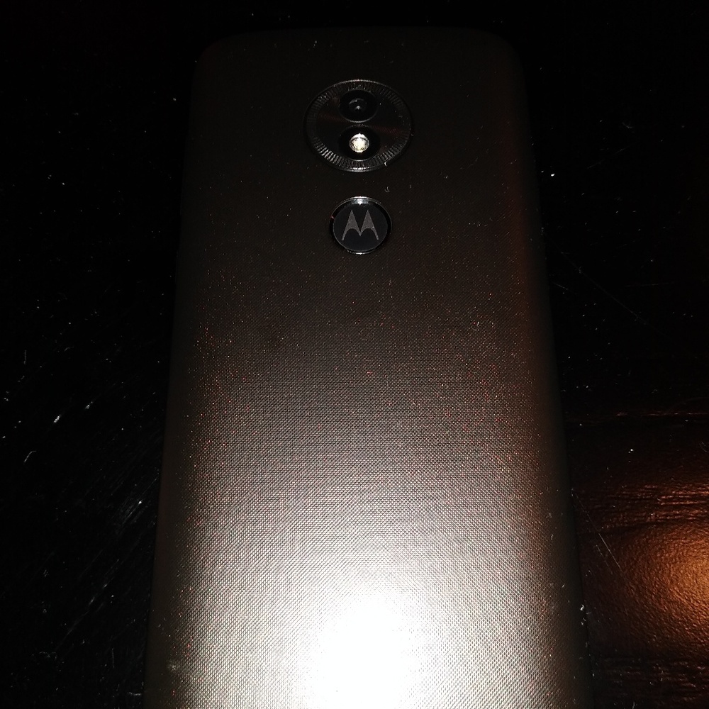 Motorola e5 - Picture 2 of 2